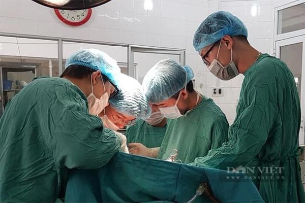 Vụ chồng bị cắt của quý: Vợ check cam thấy hành vi lạ với con riêng-2