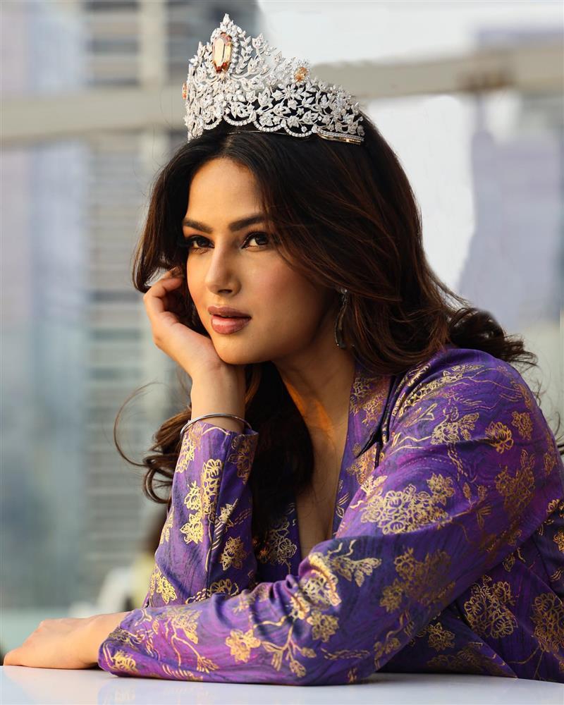 Miss Universe 2021 tròn lẳn như khúc giò-6