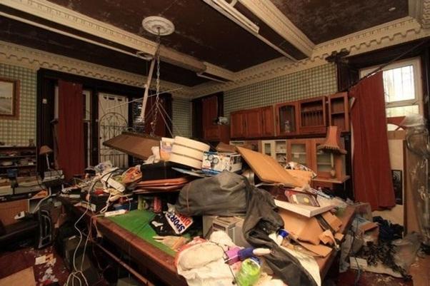 Ngôi nhà chứa đầy rác được rao bán với giá trên trời-3