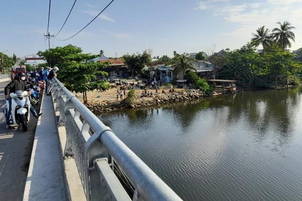 The young man committed suicide by jumping off the bridge, leaving a debit note of VND 150 million-1