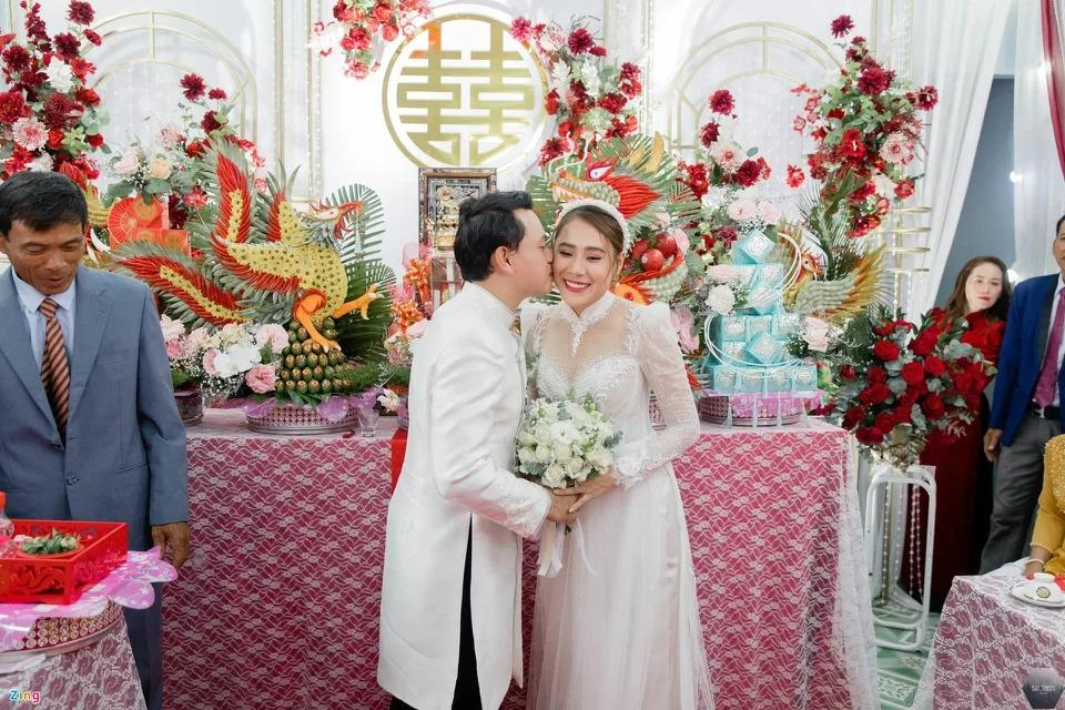 Actor Ho Bich Tram held a wedding ceremony after 1 year of postponement-1