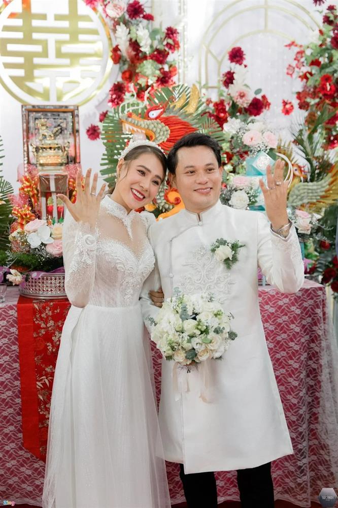 Actor Ho Bich Tram held a wedding after 1 year of postponement-2