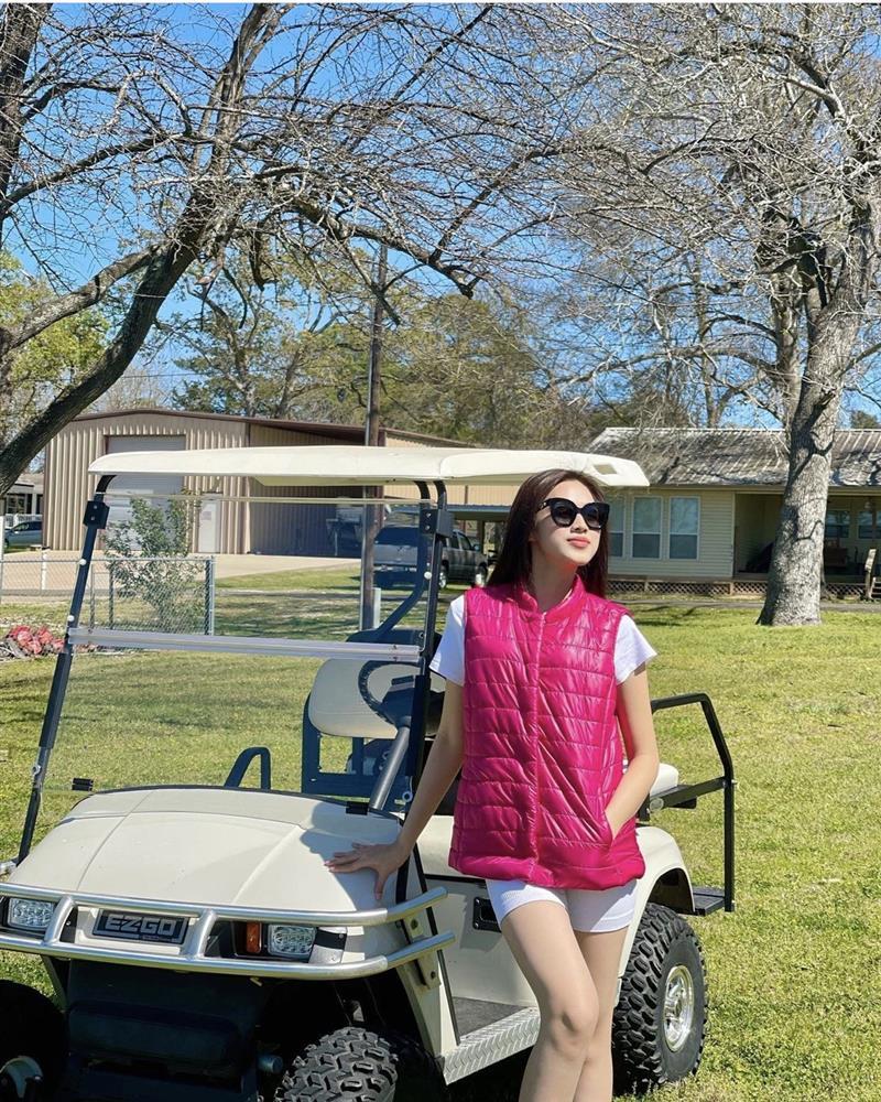 Đỗ Thị Hà vi vu ở Mỹ mà dân mạng chỉ dán mắt vào cặp giò bạc tỷ-1