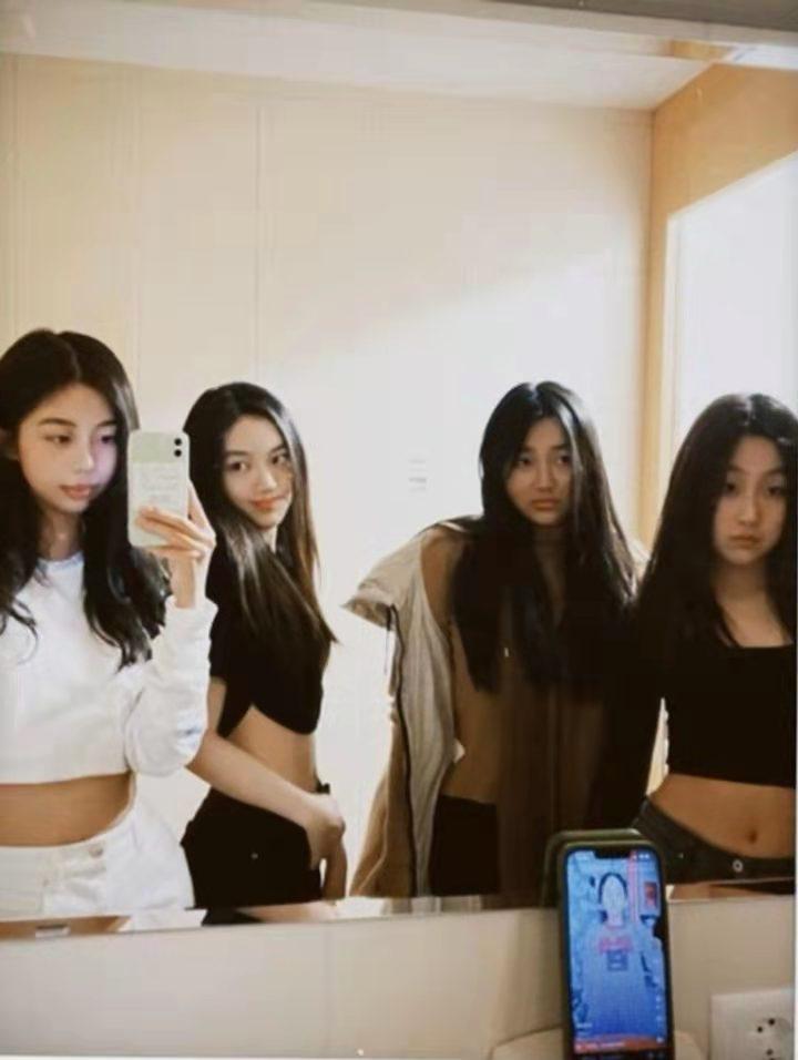 Con gái Vương Phi ngày càng sexy, có chi tiết y hệt mẹ-1