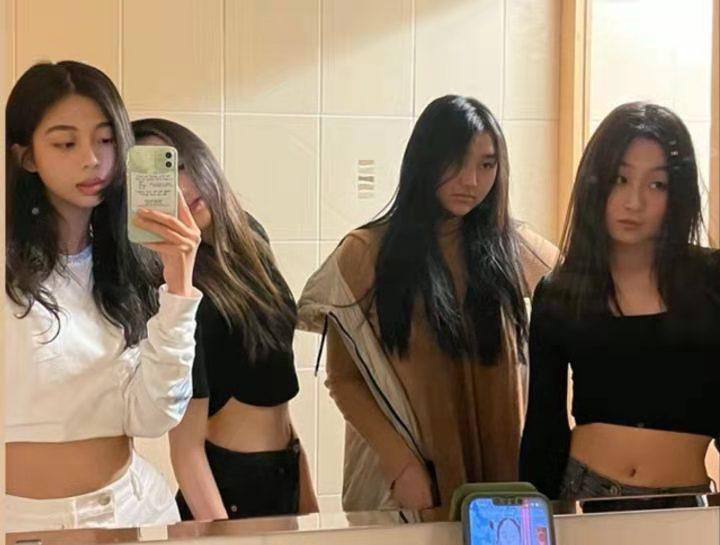 Con gái Vương Phi ngày càng sexy, có chi tiết y hệt mẹ-2