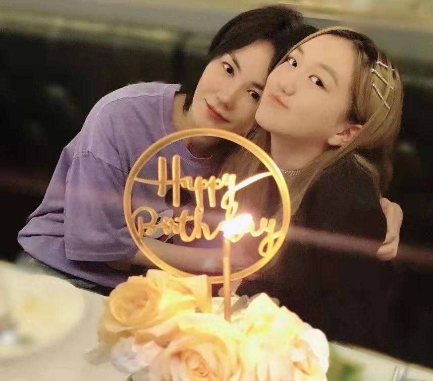 Con gái Vương Phi ngày càng sexy, có chi tiết y hệt mẹ-4