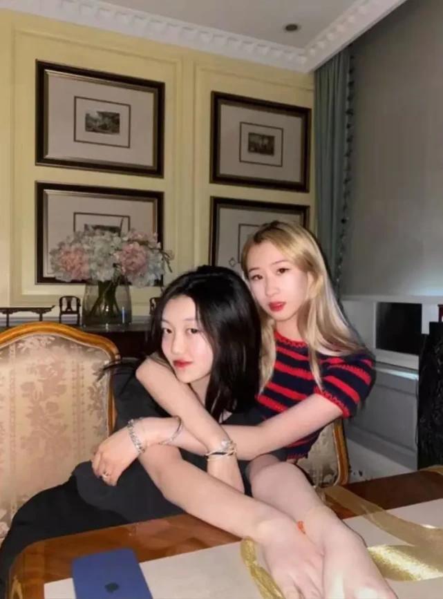 Con gái Vương Phi ngày càng sexy, có chi tiết y hệt mẹ-8