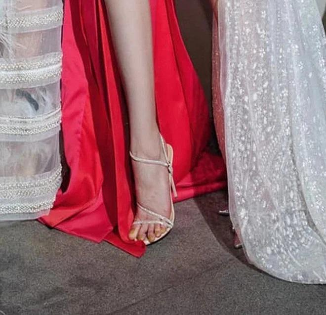 Đỗ Thị Hà vi vu ở Mỹ mà dân mạng chỉ dán mắt vào cặp giò bạc tỷ-7