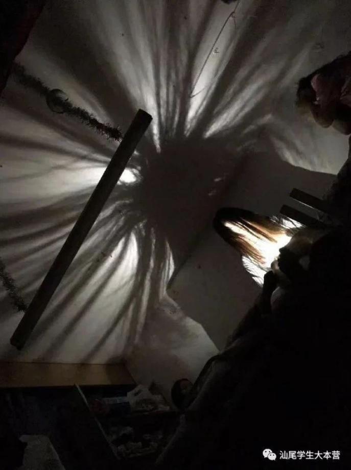 Cảnh tượng đáng sợ hơn phim kinh dị xuất hiện ở ký túc xá nữ-8