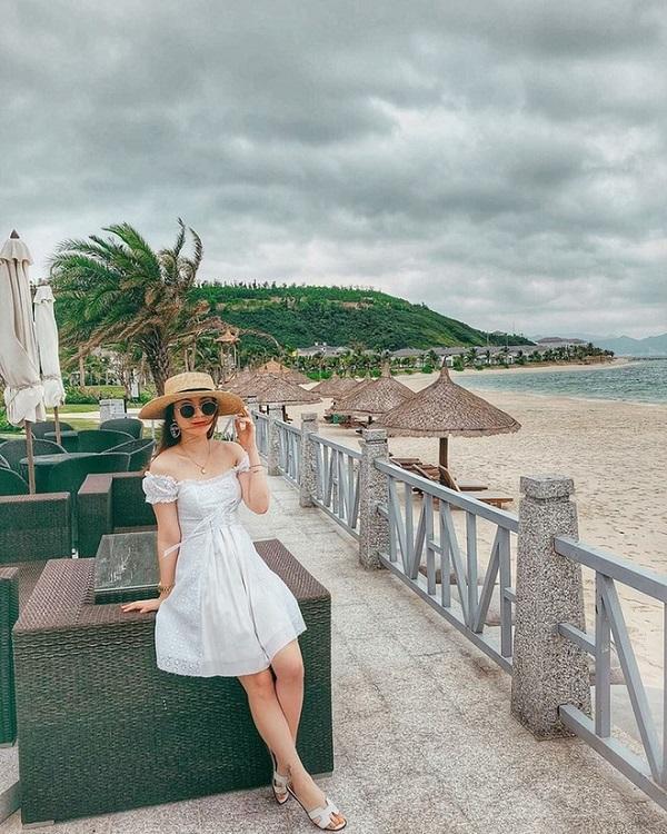 Bóc giá outfit Hiền Hồ đi xem đất cùng anh nương tựa U60-6