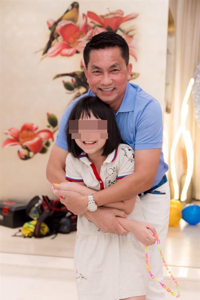 Ho Nhan's happy family photos before the scandal broke out-5