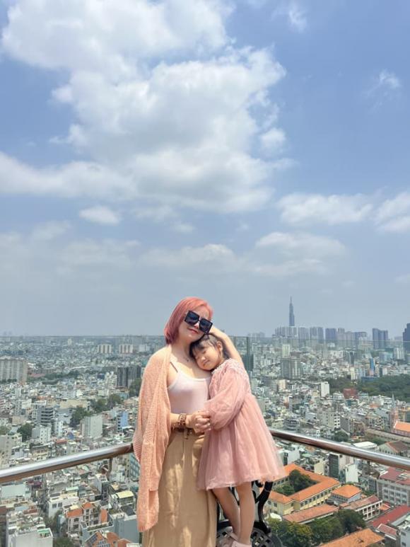 Cô Xuyến Hoàng Yến diện bikini photoshop eo ảo lòi-10