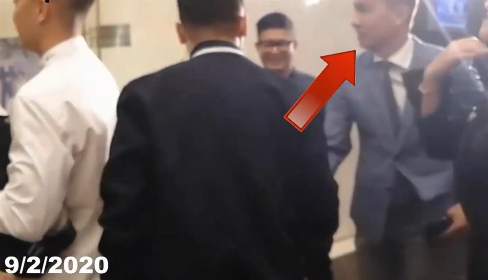 Lộ clip Hiền Hồ và đại gia Hồ Nhân cùng đi ăn cưới năm 2020-3