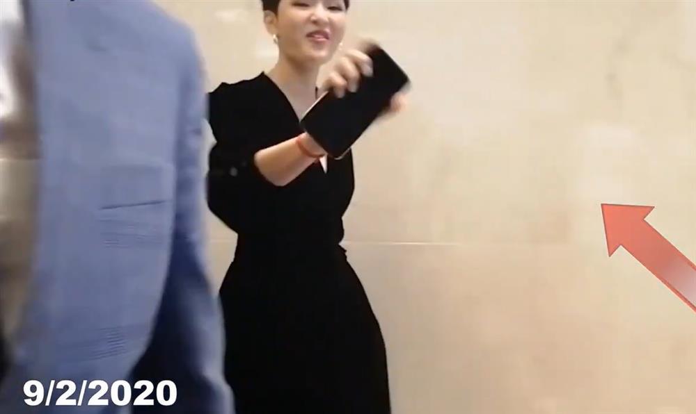 Lộ clip Hiền Hồ và đại gia Hồ Nhân cùng đi ăn cưới năm 2020-6