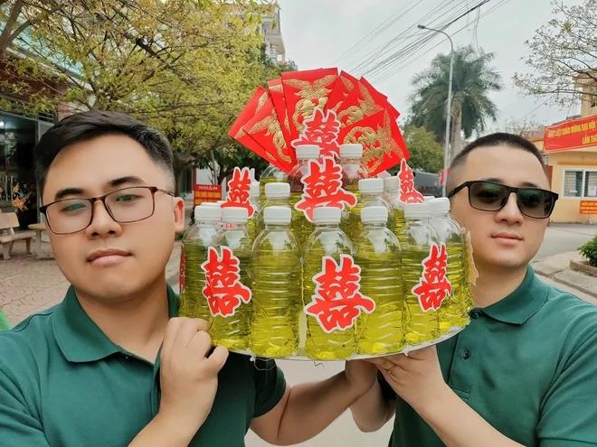 Cô dâu Bắc Giang được bạn tặng 10 lít xăng trong ngày cưới-2