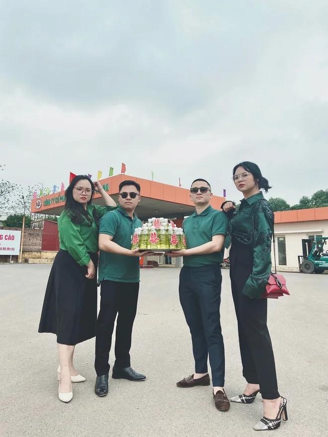 Cô dâu Bắc Giang được bạn tặng 10 lít xăng trong ngày cưới-6