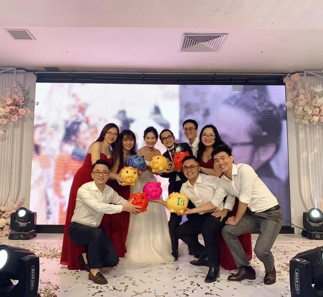 Cô dâu Bắc Giang được bạn tặng 10 lít xăng trong ngày cưới-8