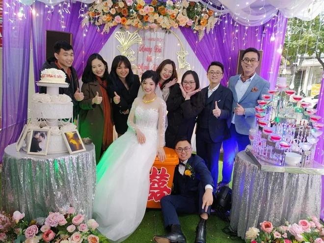 Cô dâu Bắc Giang được bạn tặng 10 lít xăng trong ngày cưới-10