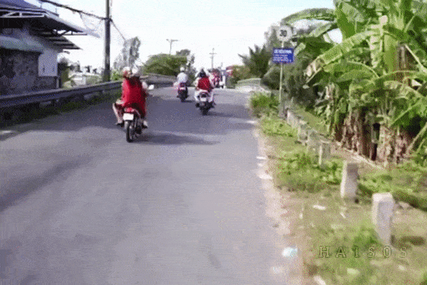 Clip: Kinh hoàng chồng chém vợ rồi treo cổ tự tử ở TP.HCM-2