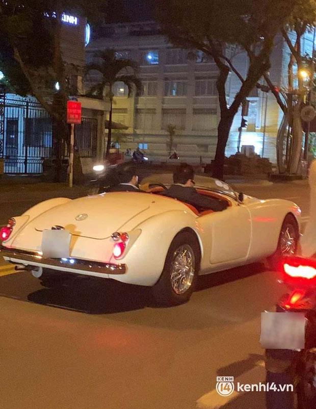 Caught Thai Cong driving a convertible carrying strange boys in the middle of the street-2