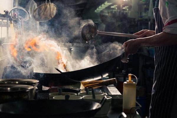 Những căn bếp thiết kế hiểu chết liền, con đường nấu ăn sao khó quá!-11