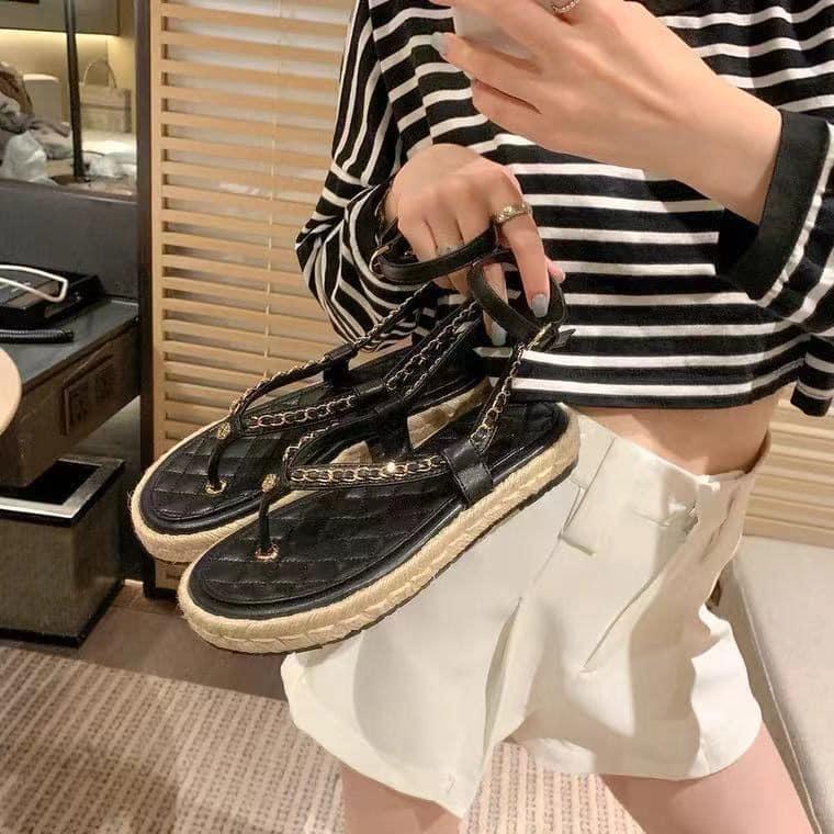 Dép Hiền Hồ hẹn hò anh họ U60 được bán đại hạ giá 100k-4