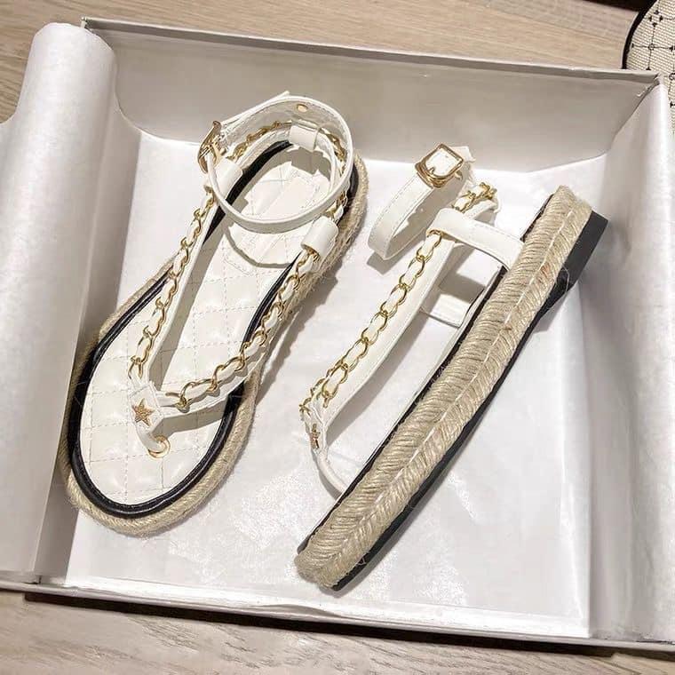 Dép Hiền Hồ hẹn hò anh họ U60 được bán đại hạ giá 100k-5