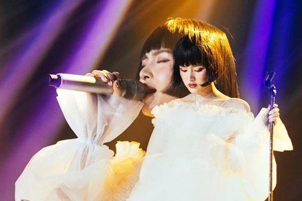 Hiền Hồ vẫn chạy show bất chấp scandal anh nương tựa bùng cháy-7