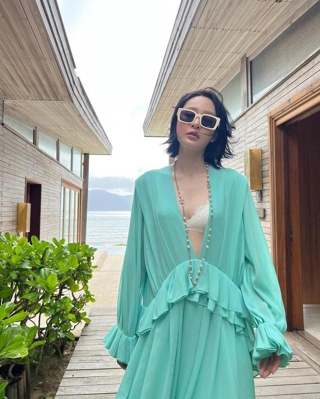 Hiền Hồ hễ đi nương tựa ở resort 6 sao là khoe thân miết-13