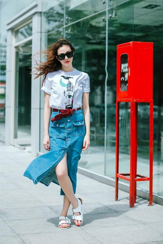 Mix clothes with beautiful jean skirts, don't ask like Minh Hang, Chi Pu-9