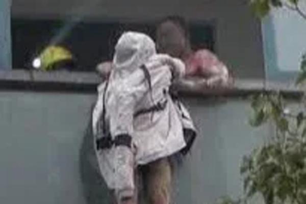 Người chồng cứu vợ khỏi đám cháy ở Trung Quốc đã qua đời-1