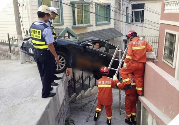 Những tai nạn xe hơi hài hước chỉ có thể là hội biết lái xe gây ra-2