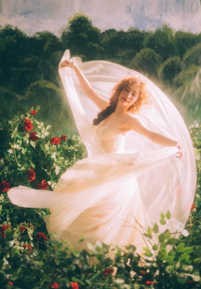 Khánh Thi mừng tuổi 40 bằng bộ ảnh thót tim vì ngồi hớ hênh-3