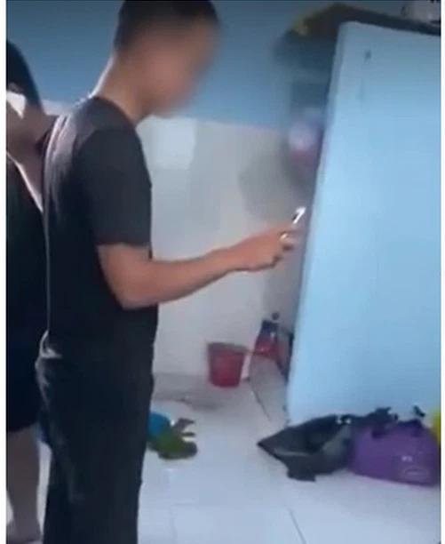 Chồng bắt quả tang vợ nương tựa vào trai trẻ ở phòng trọ-2