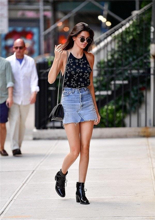 Muốn mix đồ đẹp với chân váy jeans thì hãy sắm ngay các kiểu áo này!-5