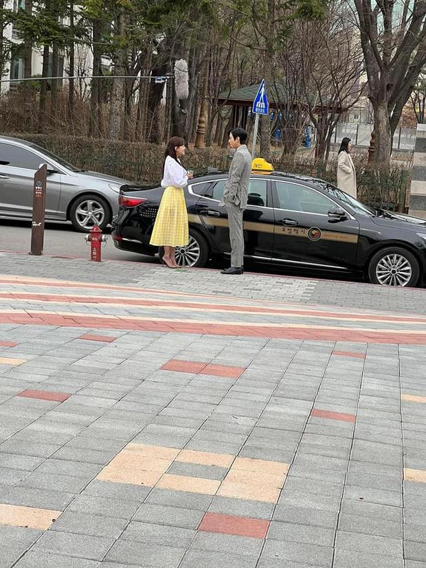 Nữ chính Hẹn Hò Chốn Công Sở dương tính với Covid-19-3