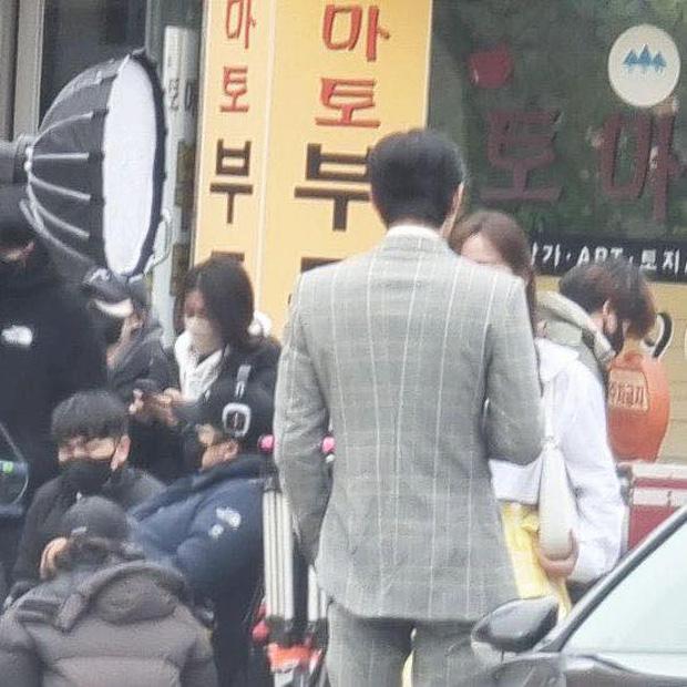 Nữ chính Hẹn Hò Chốn Công Sở dương tính với Covid-19-4