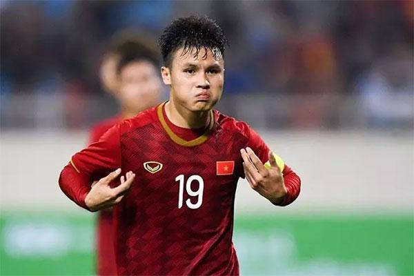 Quang Hai officially went abroad, bid farewell to Hanoi Club