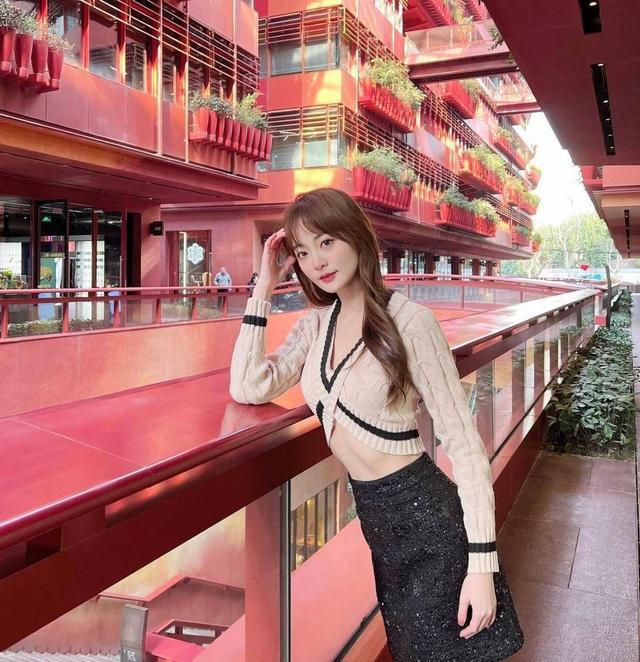 Á hậu Hong Kong bỏ TVB, chuyển sang làm hotgirl-3