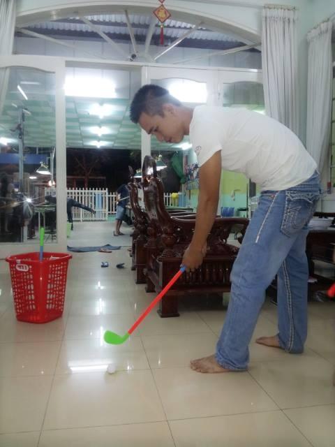 Cư dân mạng bắt trend check-in sang chảnh với gậy golf tự chế-10