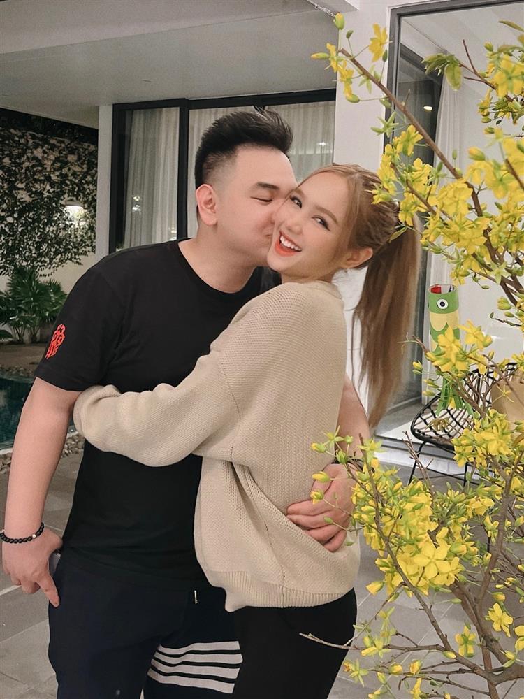 Vợ thiếu gia đình đám tặng bạn thân cả cây vàng khi sinh con-5