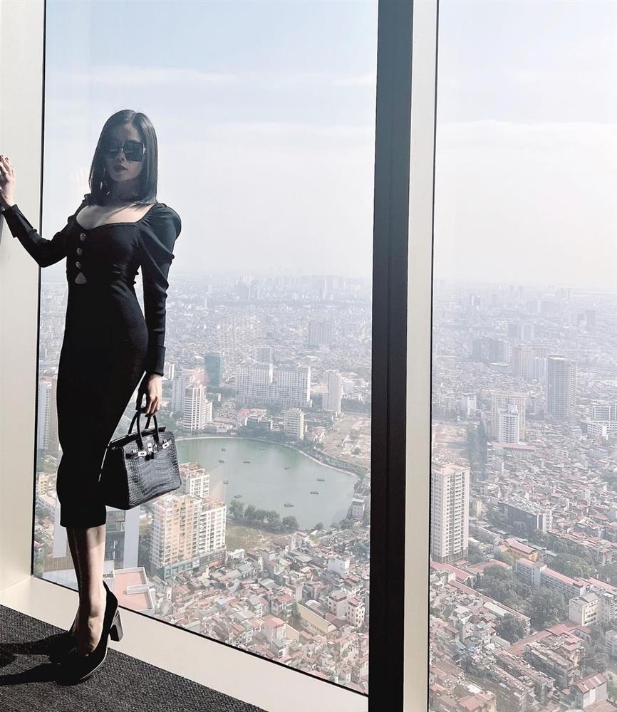 Lệ Quyên bị nghi dùng quần độn mông giả trân-1