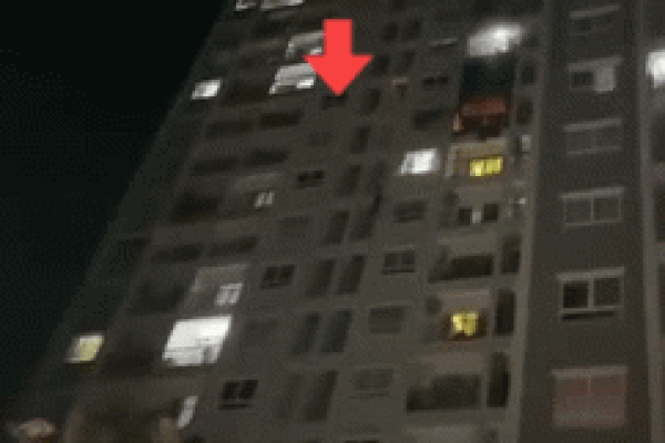 Shivering clip of mother and daughter jumping from the 10th floor of the apartment building on fire-1