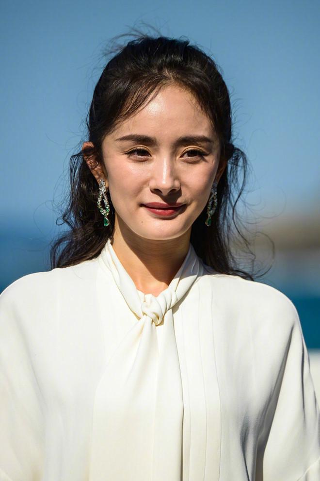 Địch Lệ Nhiệt Ba và dàn sao Hoa ngữ bị chê già trước tuổi-8