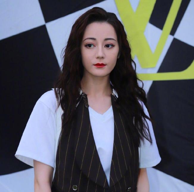 Địch Lệ Nhiệt Ba và dàn sao Hoa ngữ bị chê già trước tuổi-1