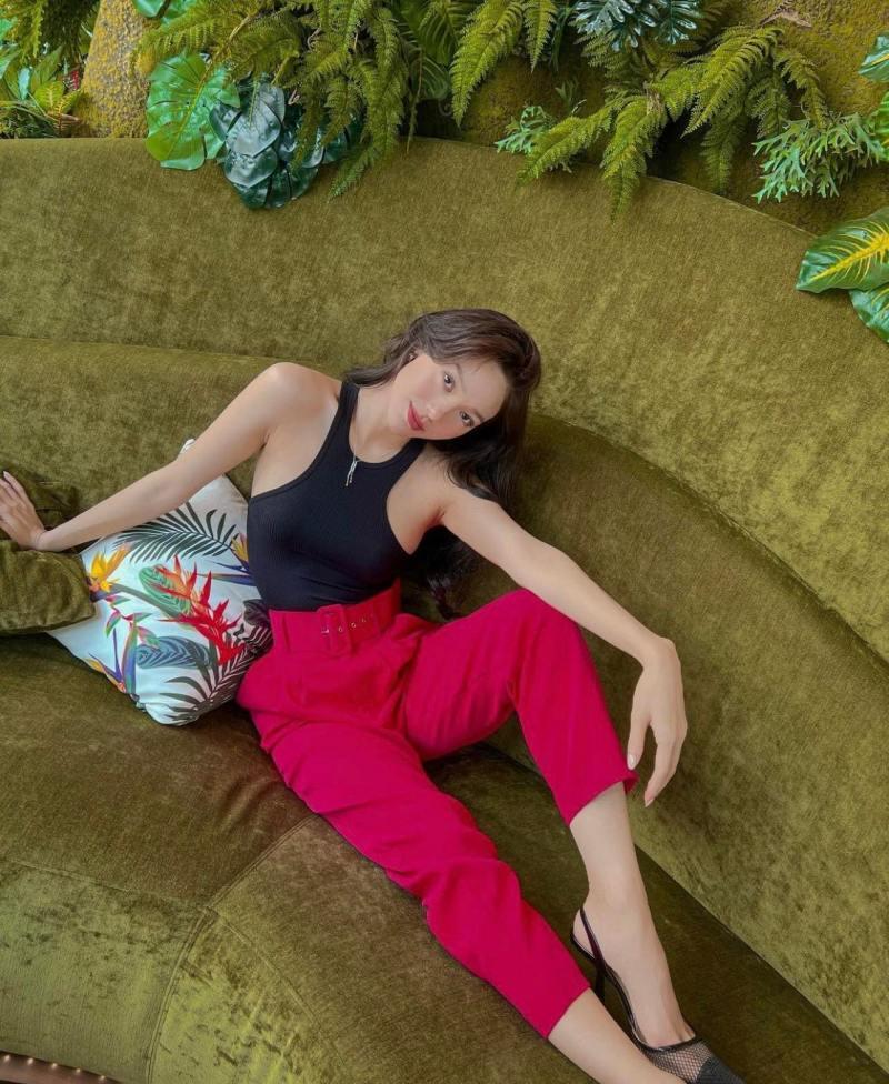 Vòng 1 Minh Hằng chỉ trực bung ra ngoài vì kiểu áo tức mắt-5