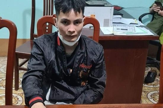 Bị cấm yêu, thanh niên mang mã tấu chém luôn bố bạn gái