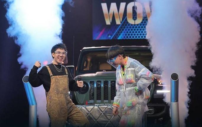 Học trò Wowy gãy 2 răng cửa vẫn cháy hết mình đêm minishow-2