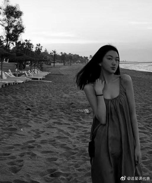 Con gái Vương Phi mặc bikini bé xíu, khoe body bốc lửa tuổi 15-7