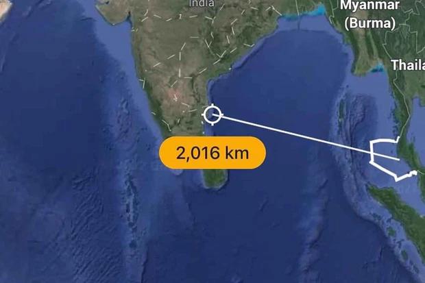 A Vietnamese man rowed a rubber canoe over 2000km to India to visit his wife-3